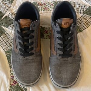 Vans Ward DX Sneaker - Youth Size 4
